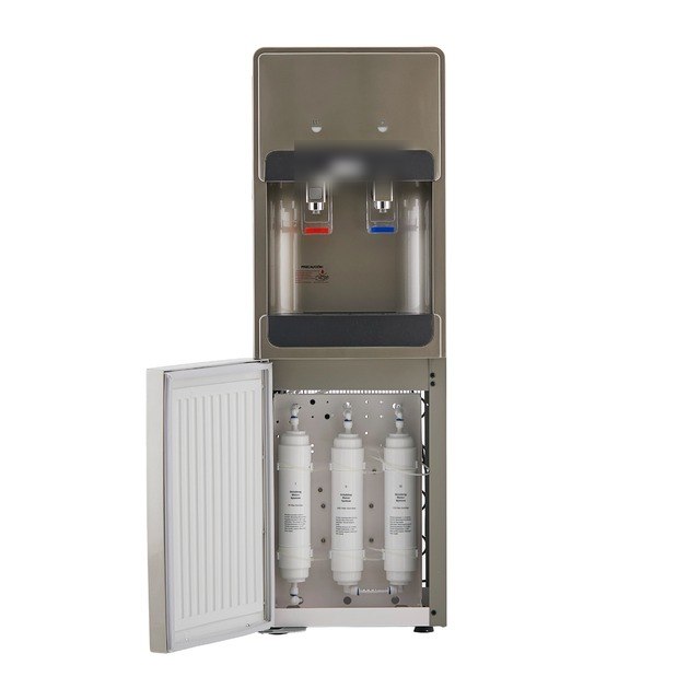 Dispenser con ósmosis inversa, con la puerta inferior abierta mostrando los tres cartuchos de filtrado.